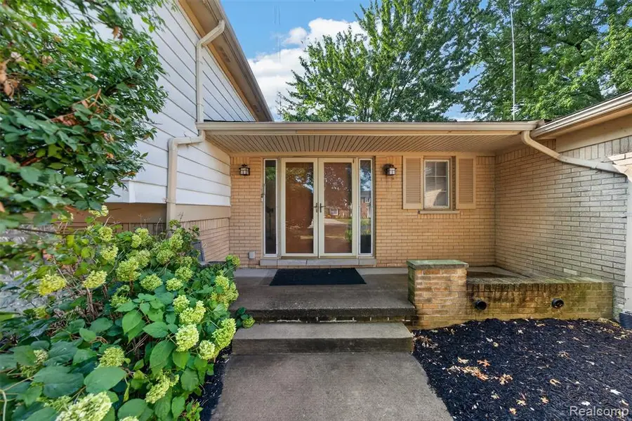 6611 Cottonwood Knoll, West Bloomfield, MI  - #3