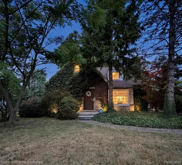 20695 Huntington, Harper Woods, MI 48225