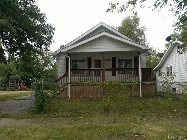 2054 E Parkwood, Burton, MI 48529