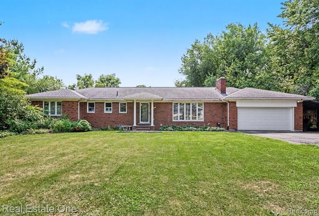 2888 Colonial, Bloomfield Hills, MI 48304 - #1