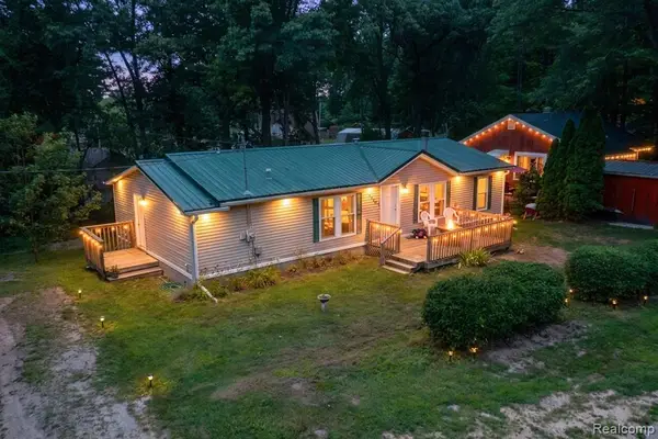 1325 Hillside, Columbiaville, MI 48421