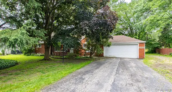 5511 Wright, Troy, MI 48098