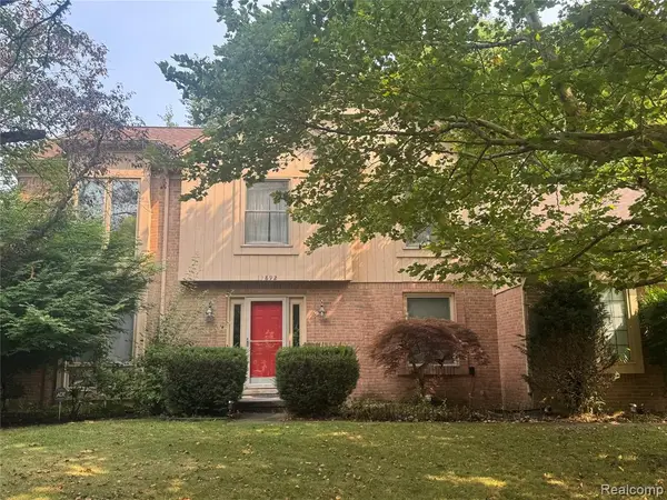 37892 Stableview Dr, Farmington, MI 48335