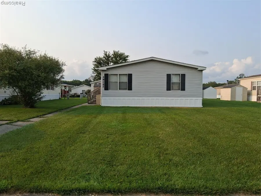 29142 Rosewood Street, Flat Rock, MI 48134 - #2