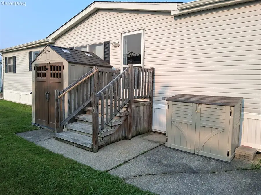 29142 Rosewood Street, Flat Rock, MI 48134 - #3