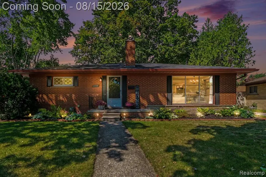 33633 Michele, Livonia, MI 48150 - #2