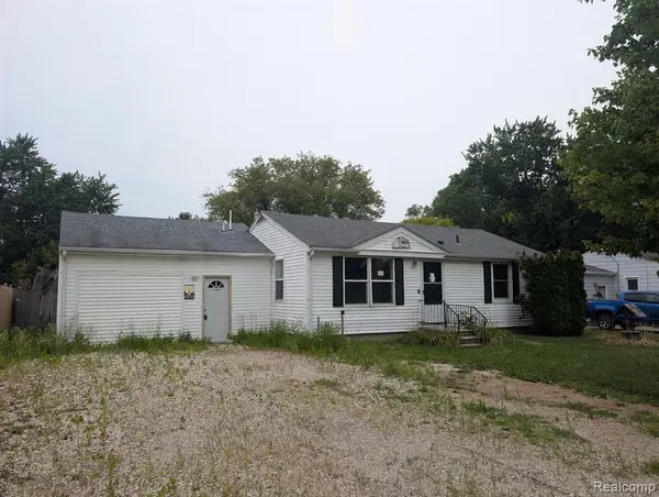 1334 Transue, Burton, MI 48509
