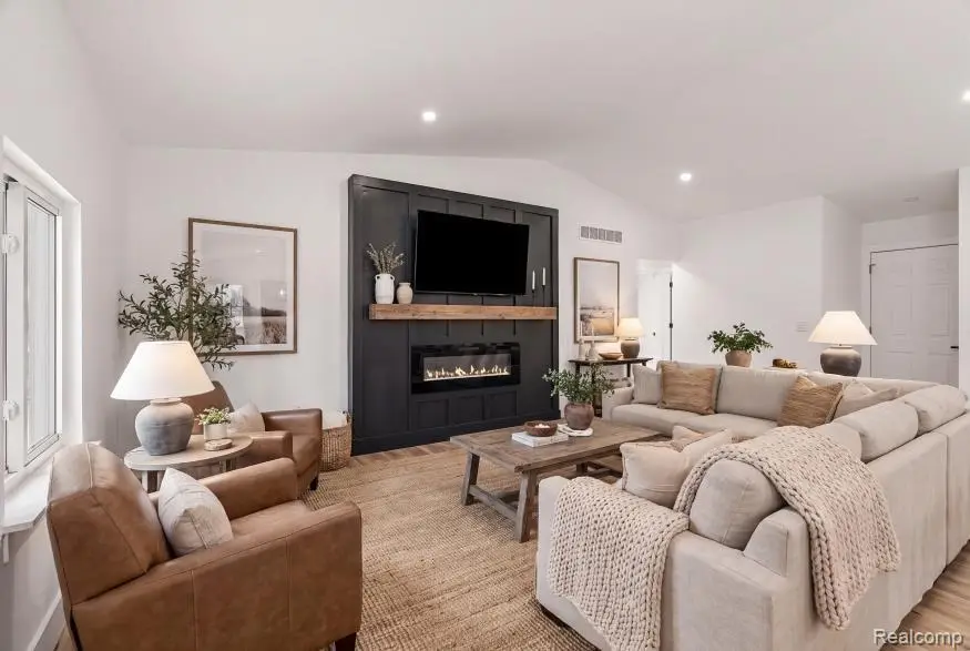 2022 Robinson, Lansing, MI 48910 - #3
