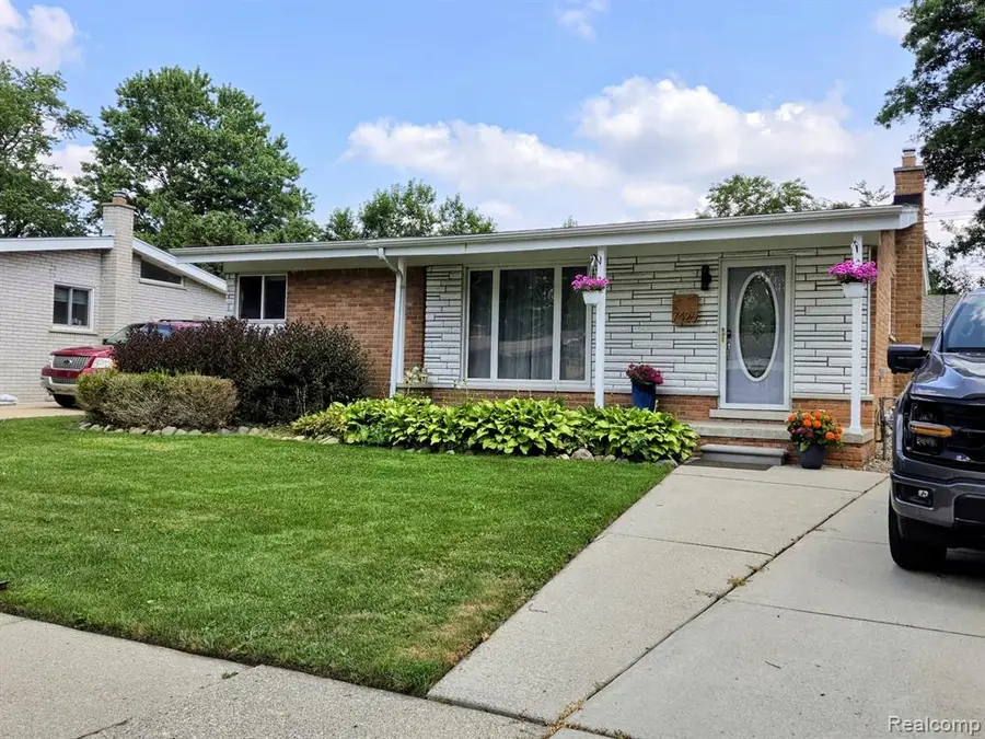 7426 N Charlesworth, Dearborn Heights, MI 48127 - #2