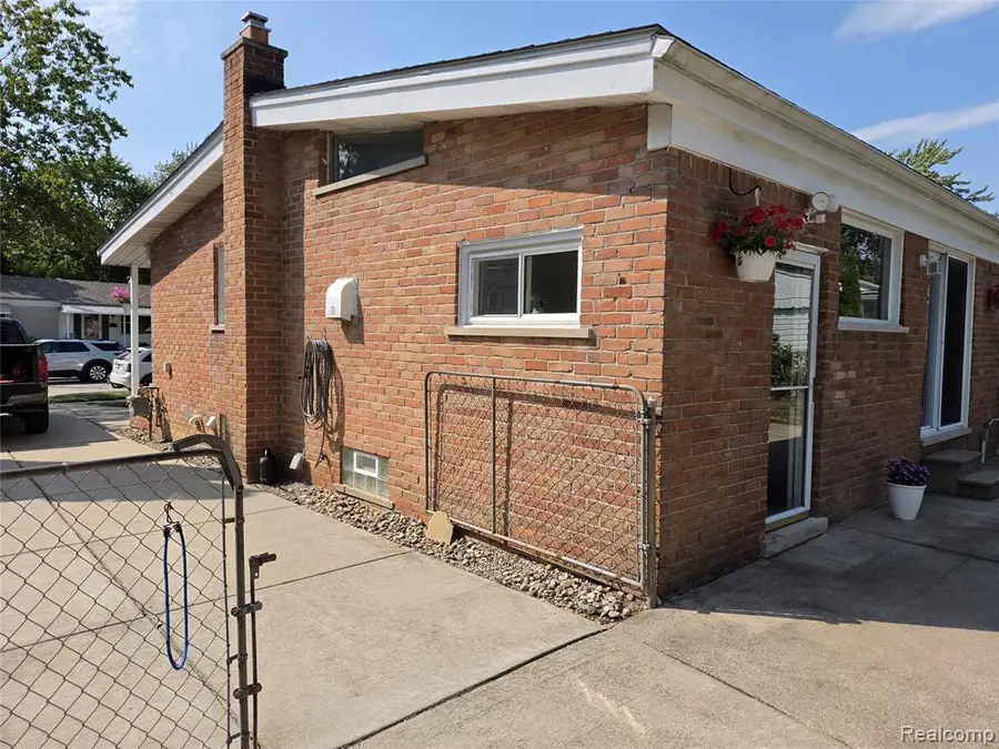 7426 N Charlesworth, Dearborn Heights, MI 48127 - #3