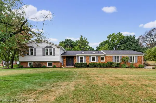 216 Birch Hill, Rochester, MI 48306