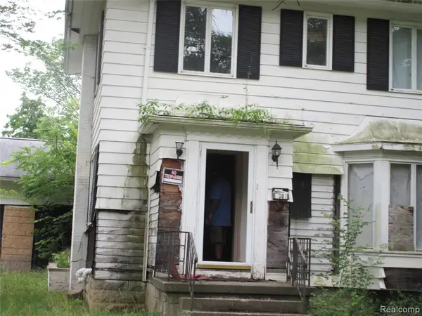 1001 Copeman, Flint, MI 48504