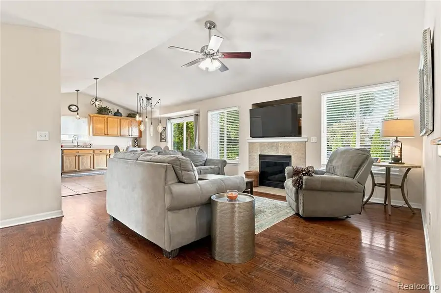 8074 Bradbury, Grand Blanc, MI 48439 - #3