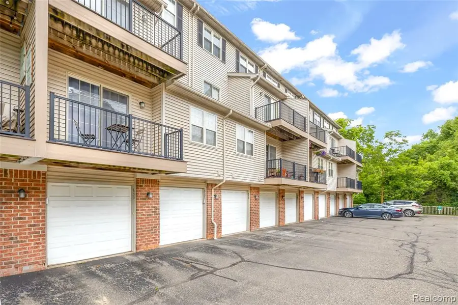 655 River Park Village, Northville, MI 48167 - #3