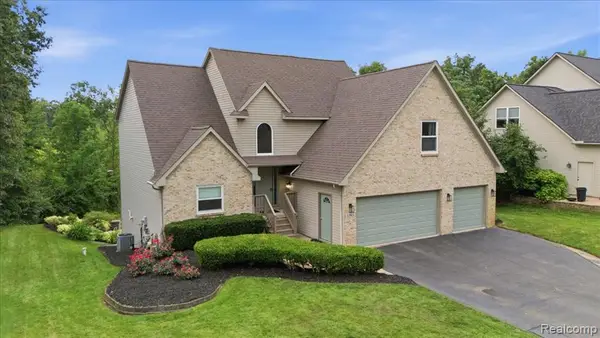 1393 Remsing, Hartland, MI 48353