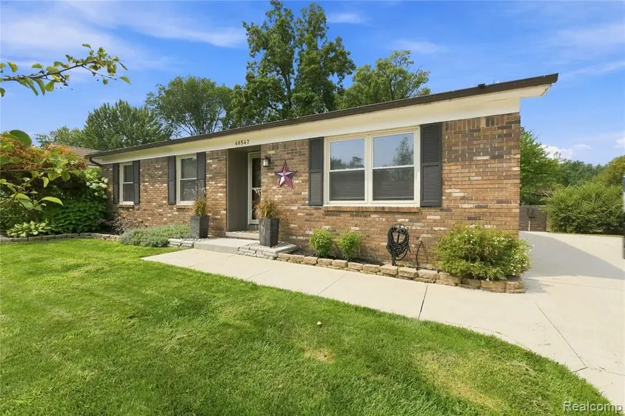 48547 Kelly Lea Lane, New Baltimore, MI 48051 - #2