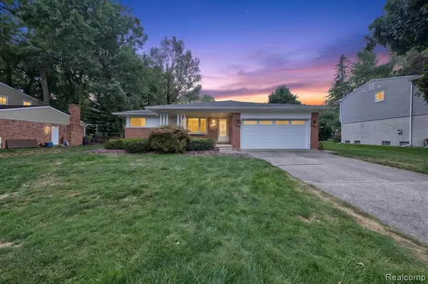 33237 Hampshire, Livonia, MI 48154