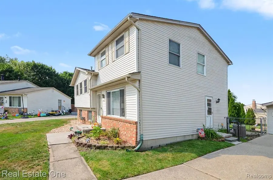 41637 Cimarron, Clinton, MI 48038 - #2
