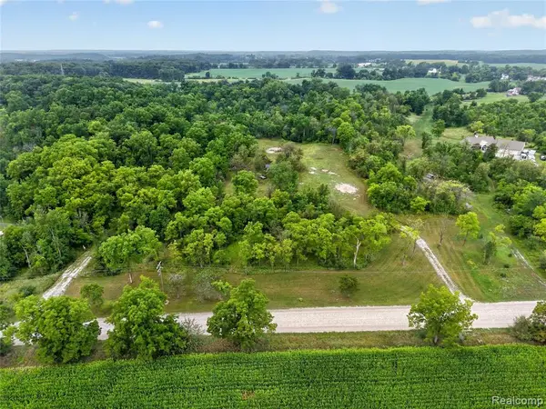 8770 Kaiser, Saline, MI 48176