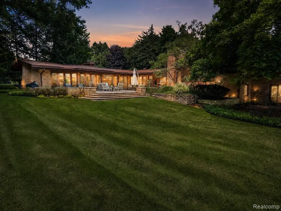 1425 Clarendon, Bloomfield Hills, MI 48302 - #2