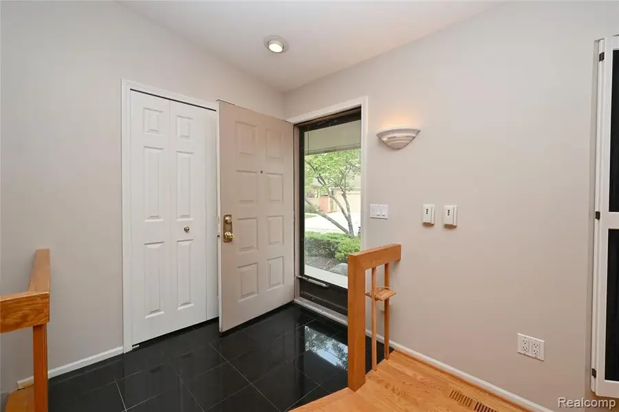7274 Westchester #8, West Bloomfield, MI 48322 - #3