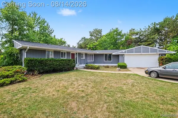 1034 Woodworth, Grand Blanc, MI 48439