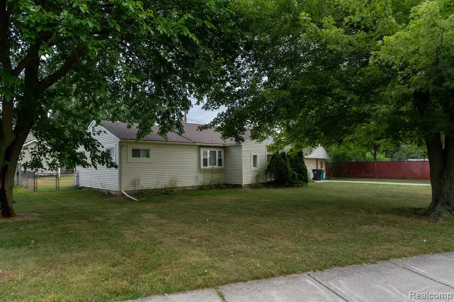 30446 Shiawassee, Farmington, MI 48336 - #3