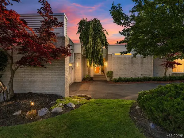 1756 Alexander, Bloomfield Hills, MI 48302