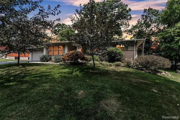 5728 Warbler, Clarkston, MI 48346