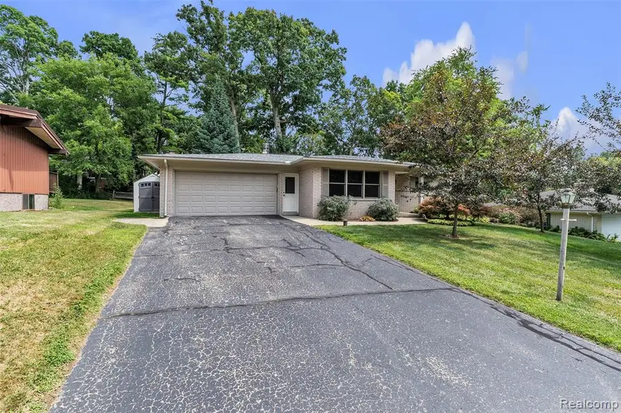 5728 Warbler, Clarkston, MI 48346 - #2