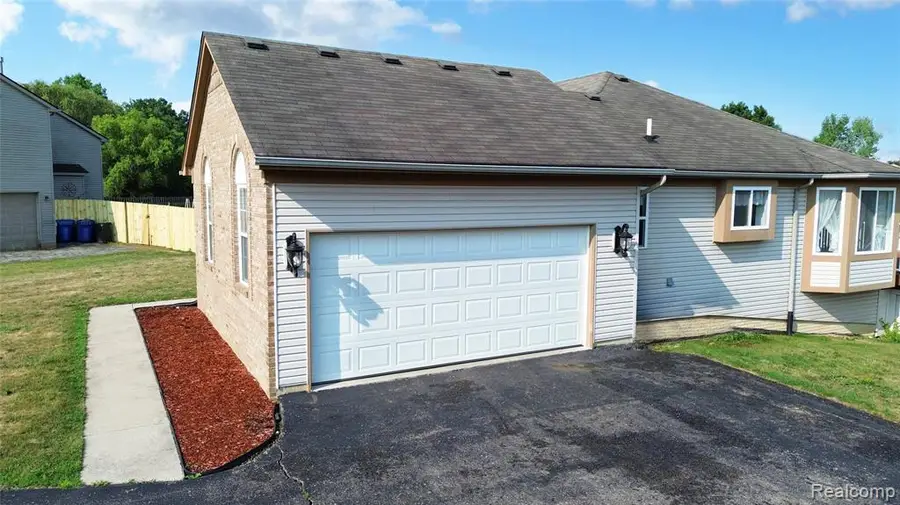 8032 Lark, Grand Blanc, MI 48439 - #2