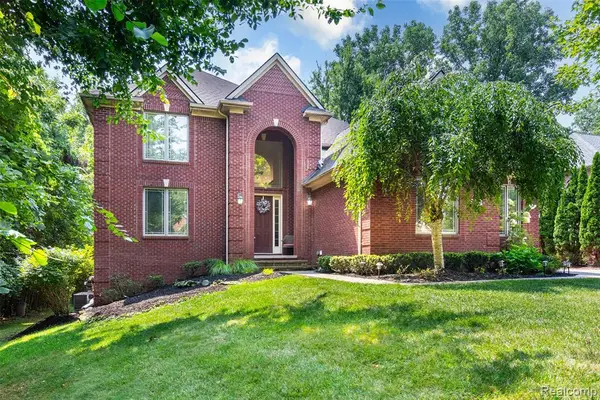 32393 Maria, Livonia, MI 48152