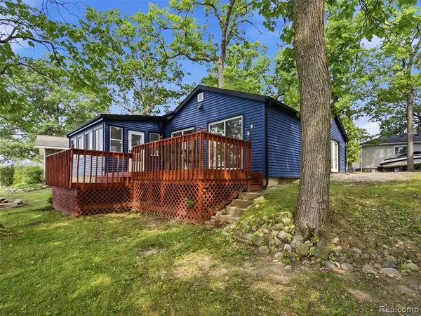 7389 Selma, Fenton, MI 48430