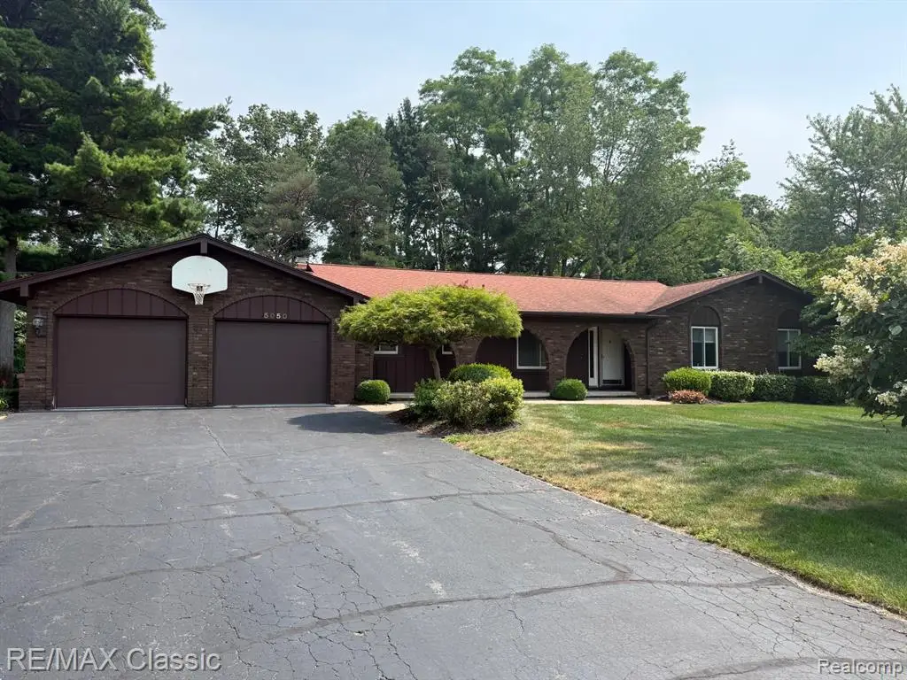 5050 Winewood, Commerce Township, MI 48382 - #1