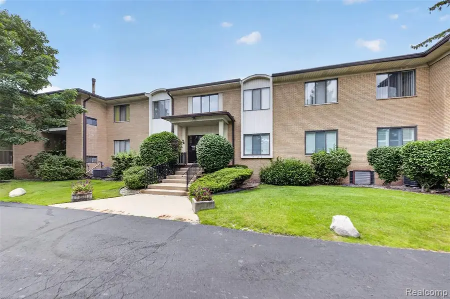 31915 W 14 Mile, Farmington Hills, MI 48334 - #3