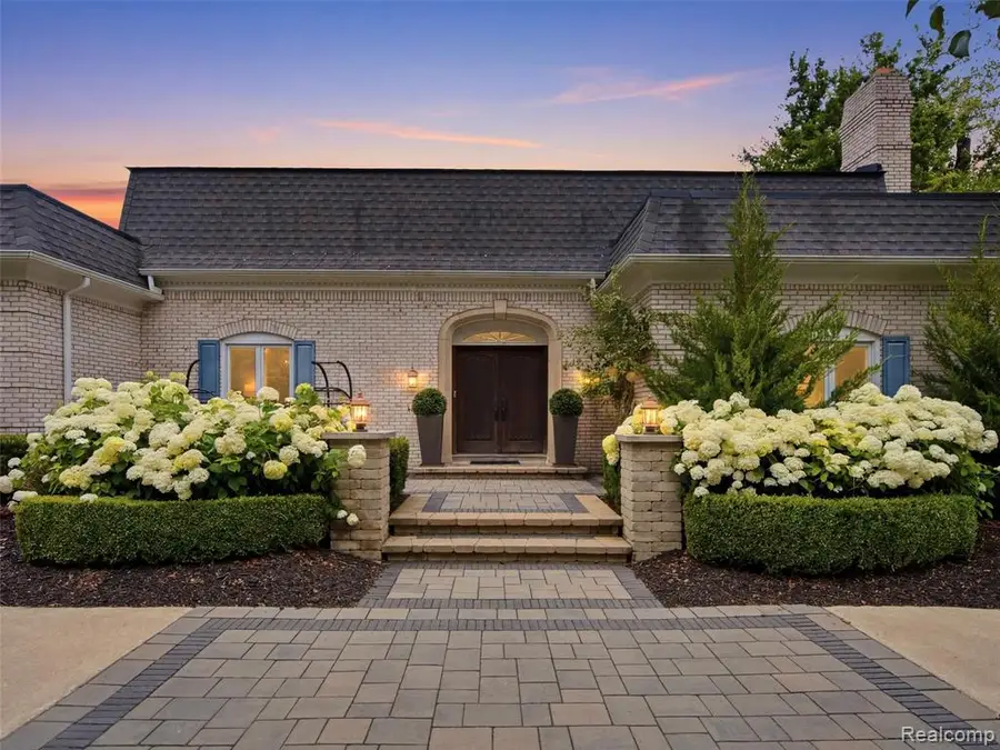 1281 Twin Maples, Bloomfield Hills, MI 48301 - #2