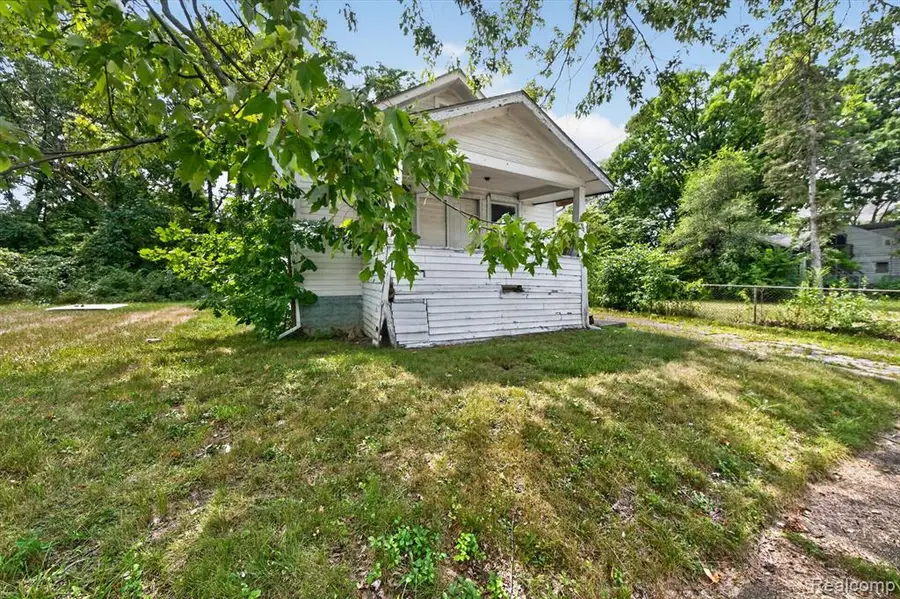 126 E Gracelawn, Flint, MI 48505 - #2