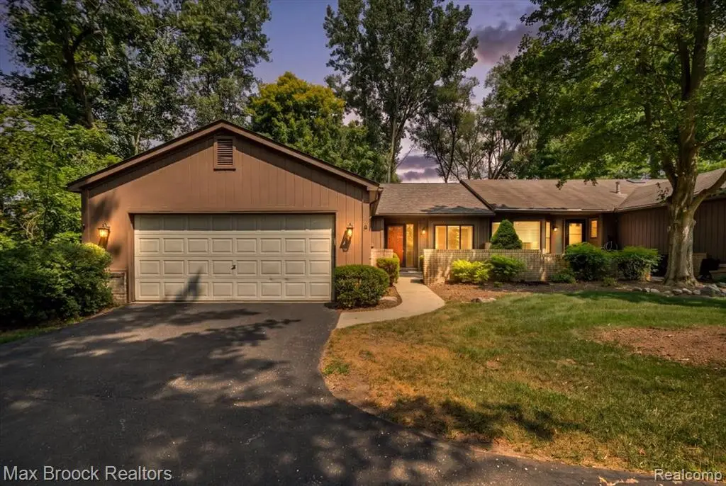 1032 Oak Pointe, Waterford, MI 48327 - #1