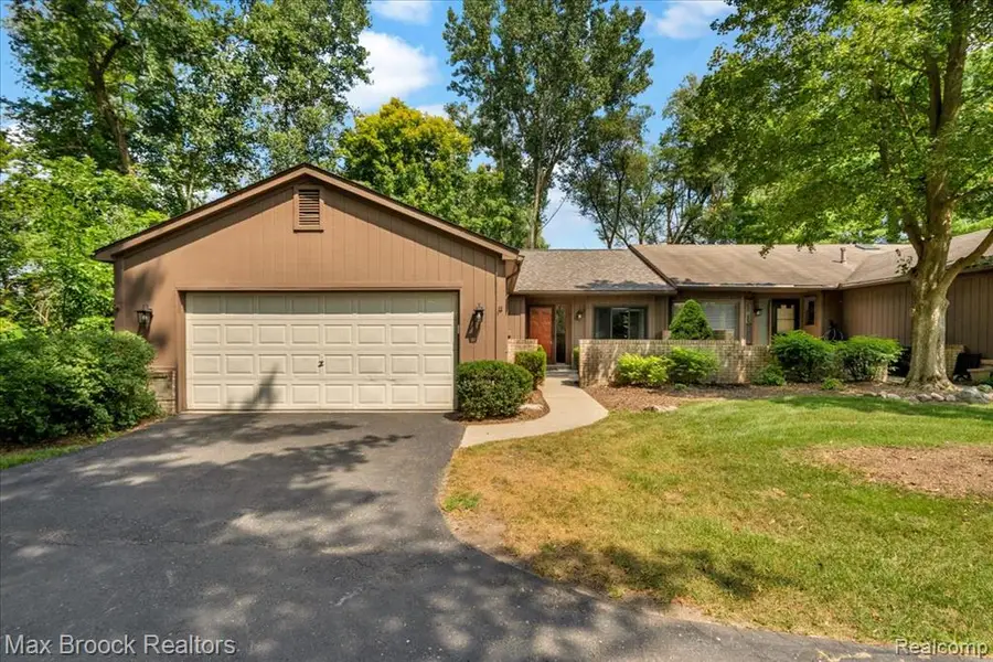 1032 Oak Pointe, Waterford, MI 48327 - #2