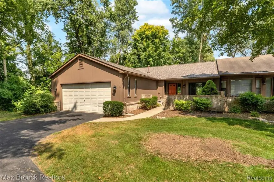 1032 Oak Pointe, Waterford, MI 48327 - #3
