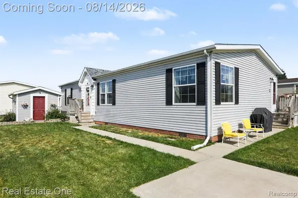11160 Walden Ct, South Lyon, MI 48178