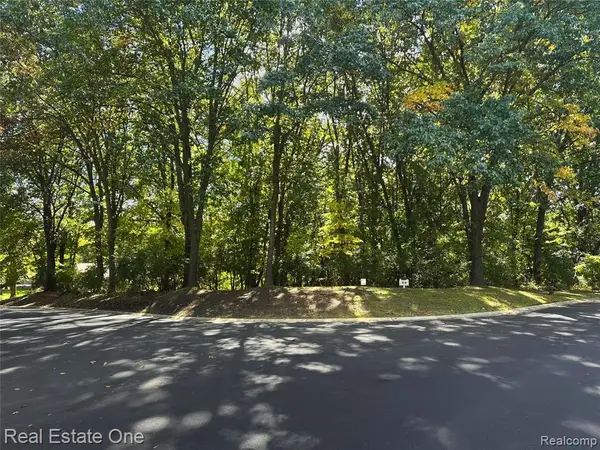 2423 Canterwood, Highland, MI 48357
