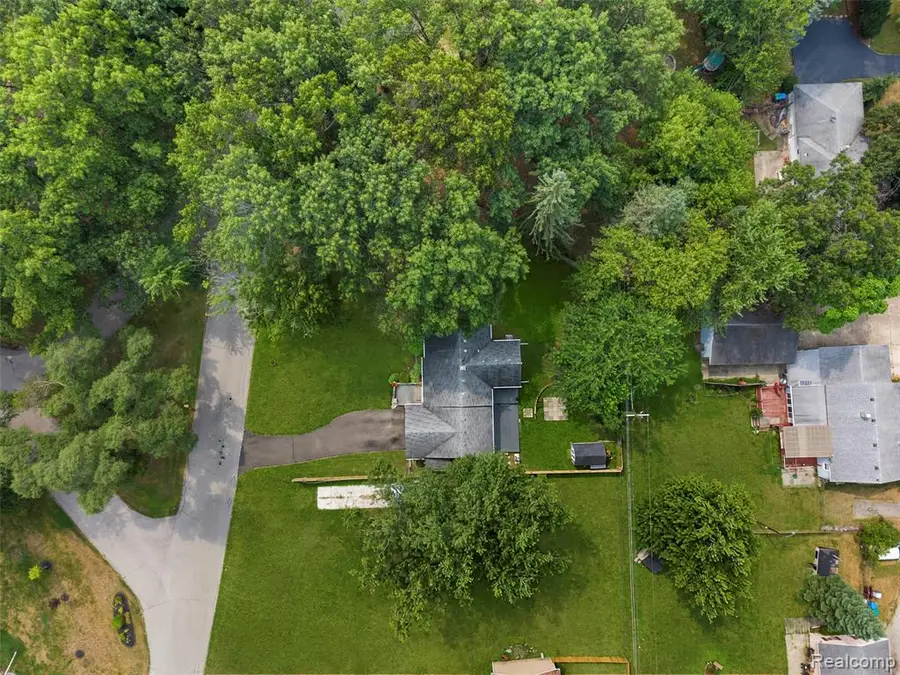 129 E Beechdale, Commerce Township, MI 48382 - #2