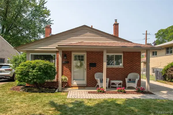449 N Webik, Clawson, MI 48017