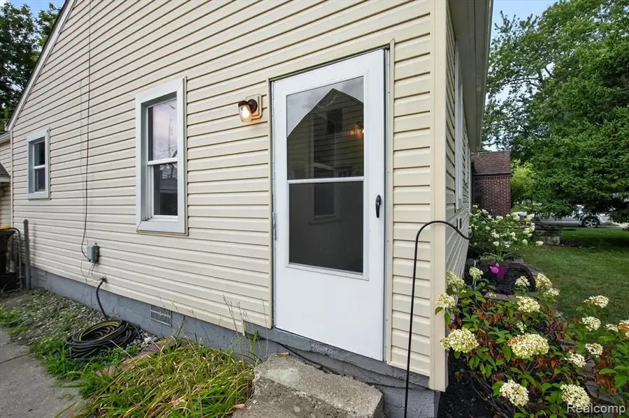 35259 Currier, Wayne, MI 48184 - #3