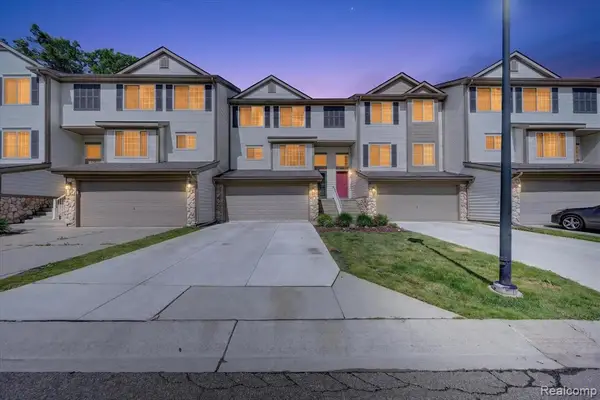 217 Oak Ridge, Pontiac, MI 48341