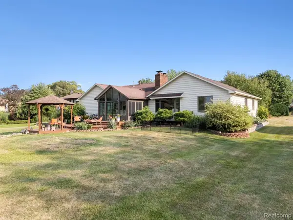 413 E Rolston, Linden, MI 48451