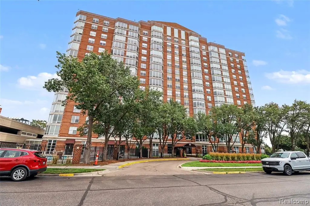 250 E Harbortown #1104, Detroit, MI 48207 - #1