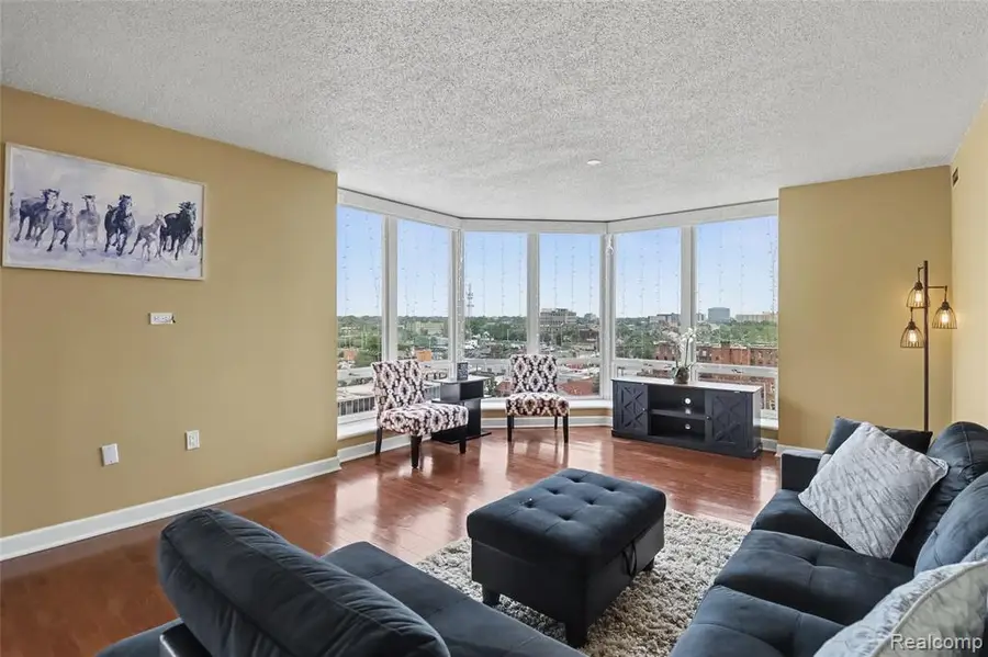 250 E Harbortown #1104, Detroit, MI 48207 - #2