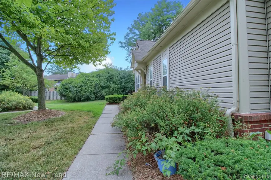 38222 Saratoga, Farmington Hills, MI 48331 - #3
